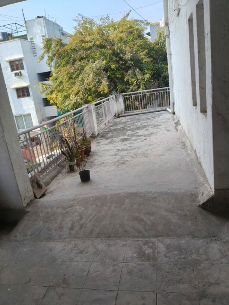 Balcony, vasant kunj 3 Bedroom 1400 Sq.Ft. Apartment In Vasant Kunj Delhi 9863603