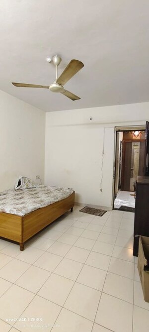Room in 1 BHK Apartment at Vijay Nagri Annex CHS Ltd 2-3-4, Ghodbunder Road – for Rent