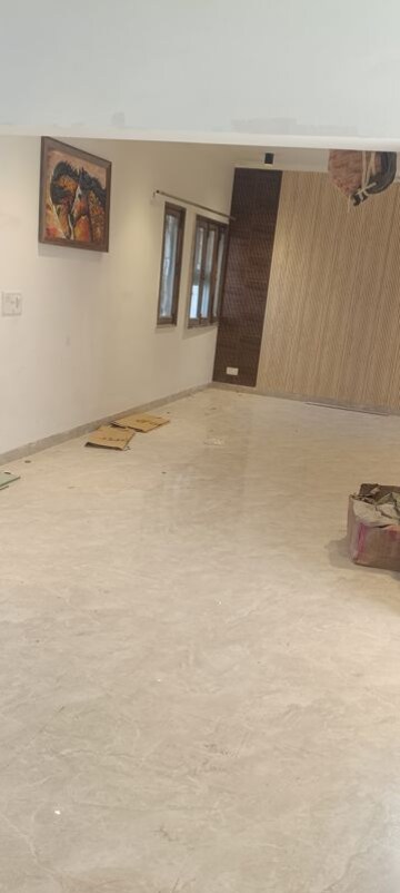 Room in 2.5 BHK Apartment at Vasant Kunj – for Rent