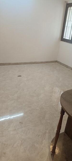 Room in 2.5 BHK Apartment at Vasant Kunj – for Rent