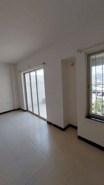 Room in 2 BHK Apartment at Gera Song Of Joy, Kharadi – for Rent
