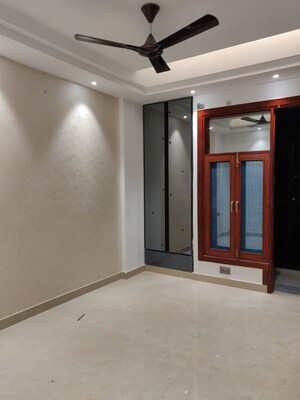 Room in 3 BHK Apartment at Sector 70 – for Sale