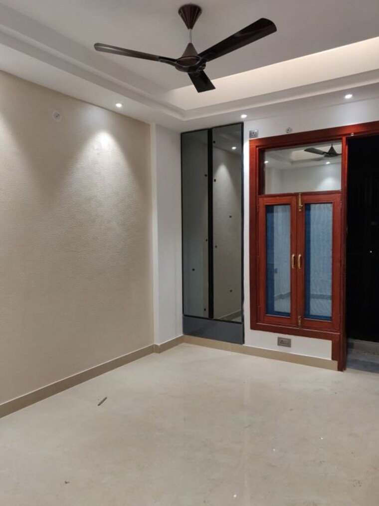 Room, sector 70 3 Bedroom 1600 Sq.Ft. Apartment In Sector 70 Gurgaon 9863663
