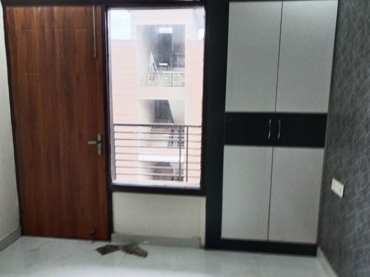 Room, dhakoli 3 Bedroom 122 Sq.Yd. Builder Floor In Dhakoli Zirakpur 9863678