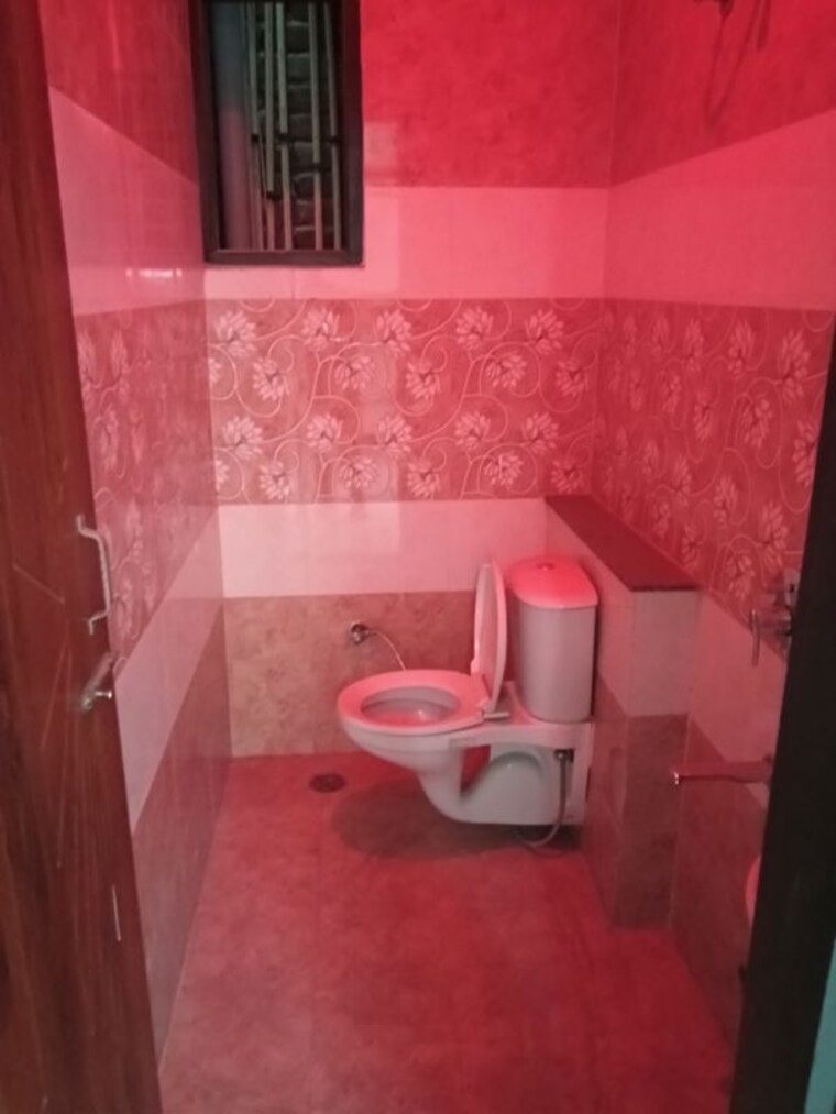 Bathroom, dhakoli 3 Bedroom 122 Sq.Yd. Builder Floor In Dhakoli Zirakpur 9863678