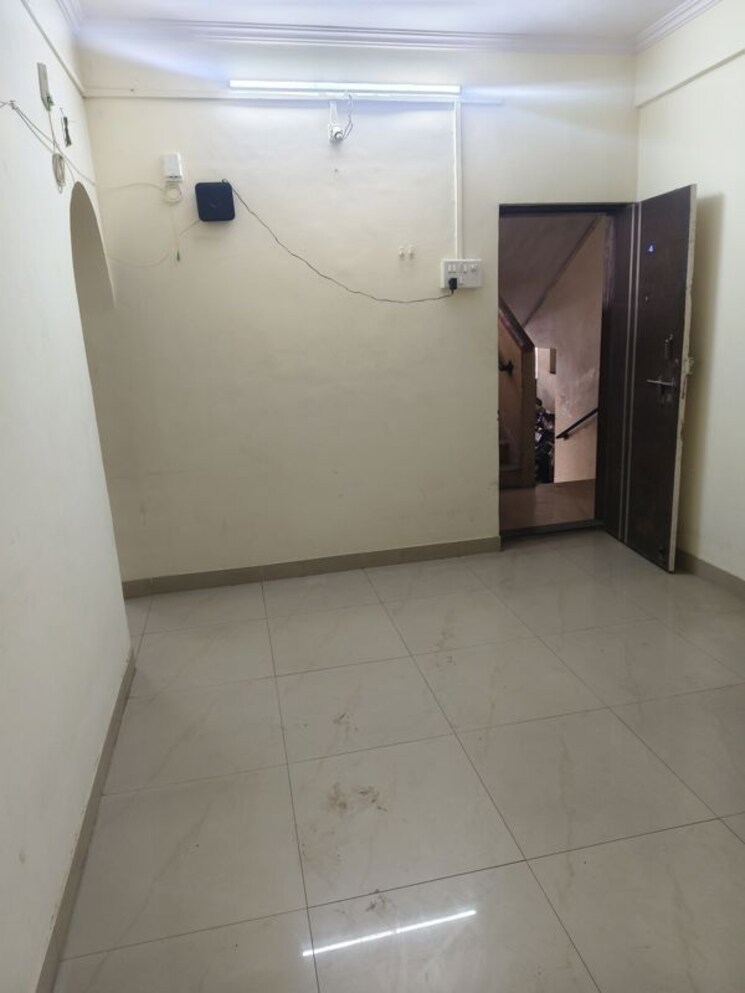 Room, shri-ram-nagar-society 1 Bedroom 600 Sq.Ft. Apartment In Aundh Pune 9863682