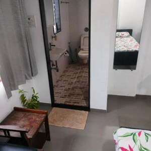 Team Area in 3 BHK Apartment at Khar West – for Rent