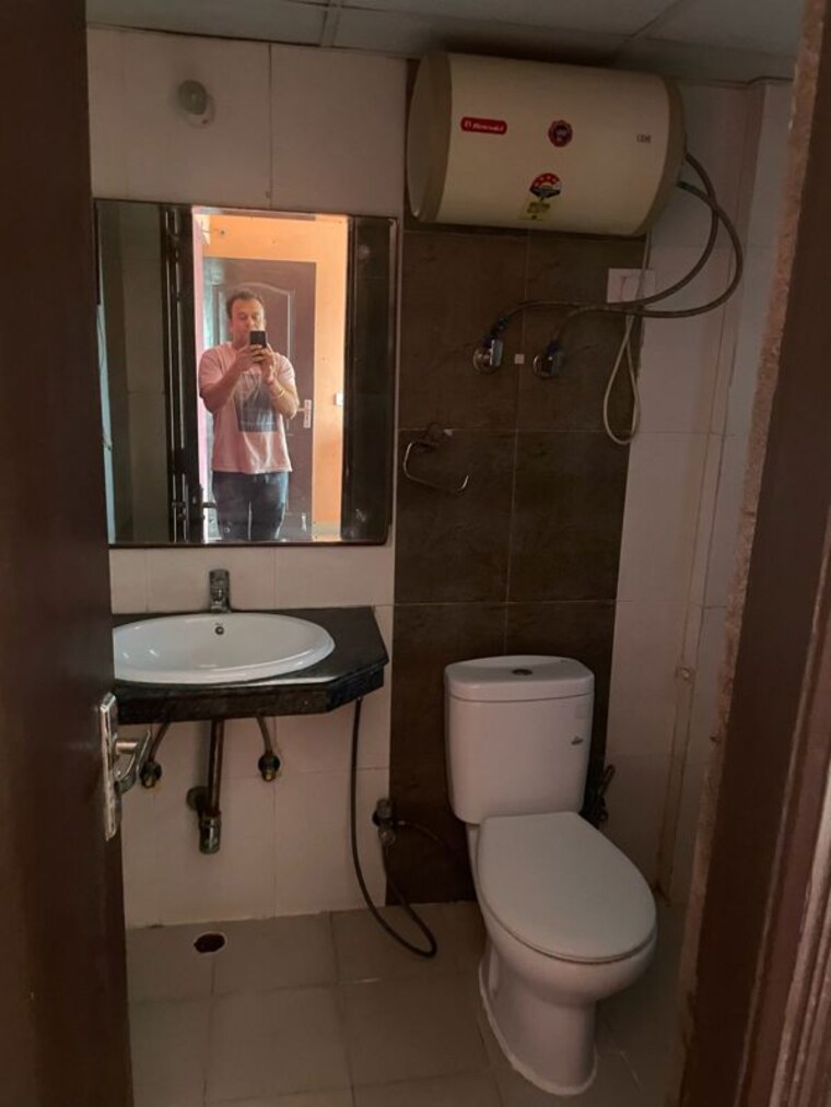 Master Bedroom, prateek-wisteria 3 Bedroom 1385 Sq.Ft. Apartment In Sector 77 Noida 9863687