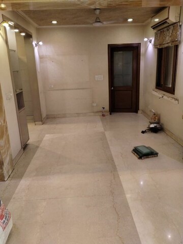 Bathroom in 2.5 BHK Apartment at Mayur Vihar – for Rent