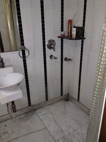 Bathroom in 2.5 BHK Apartment at Mayur Vihar – for Rent