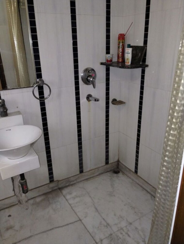 Bathroom, mayur vihar 2.5 Bedroom 1250 Sq.Ft. Apartment In Mayur Vihar Delhi 9863706