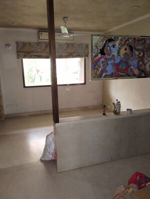 Bedroom in 2.5 BHK Apartment at Mayur Vihar – for Rent