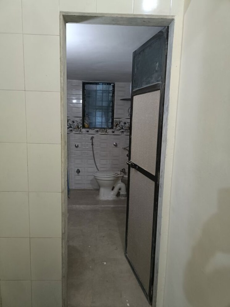 Bathroom, rawalpada 2 Bedroom 850 Sq.Ft. Apartment In Rawalpada Mumbai 9863708