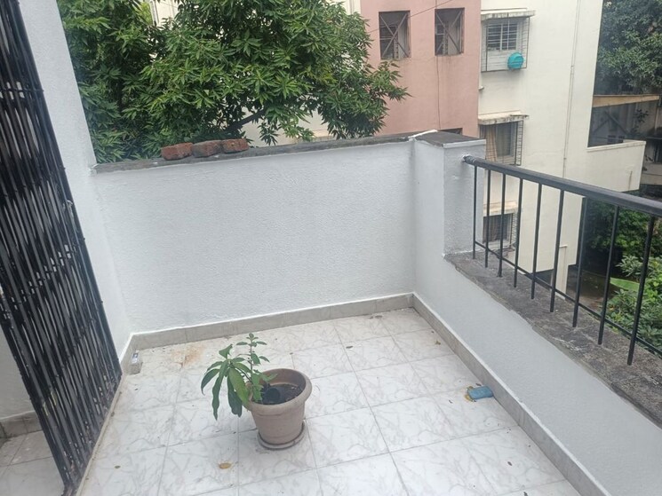 Balcony, erandavane-chs 2 Bedroom 1000 Sq.Ft. Apartment In Erandwane Pune 9863722