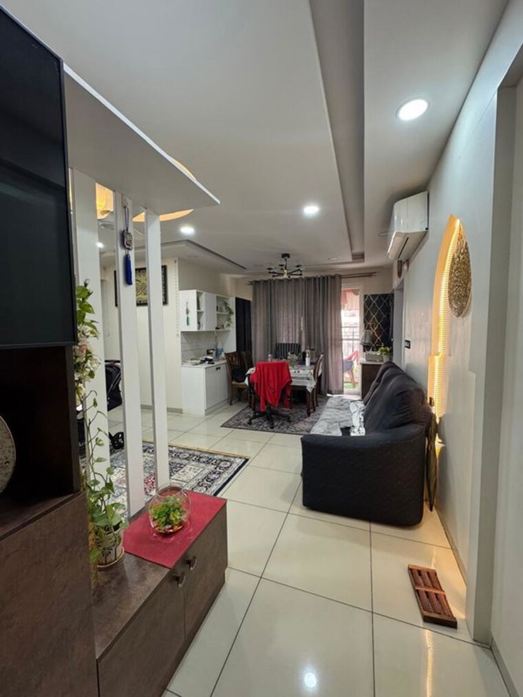 Master Bedroom, prestige-royale-gardens 2 Bedroom 1304 Sq.Ft. Apartment In Gantiganahalli Bangalore 9863744