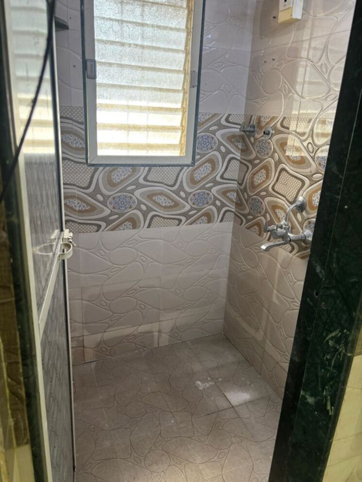 Bathroom, pavan-putra-chs 1 Bedroom 565 Sq.Ft. Apartment In Dahisar East Mumbai 9863747