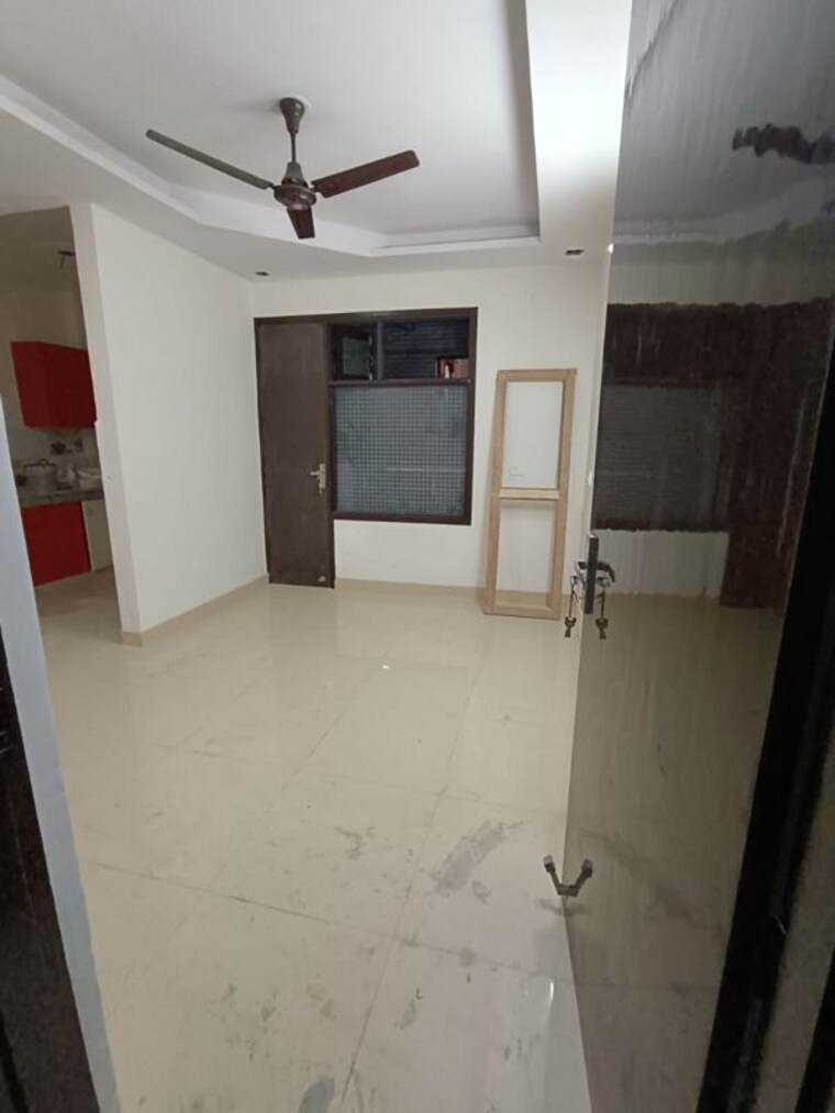 Room, mayur vihar 2.5 Bedroom 710 Sq.Ft. Builder Floor In Mayur Vihar Delhi 9863754