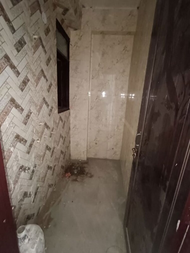 Bathroom, mayur vihar 2.5 Bedroom 710 Sq.Ft. Builder Floor In Mayur Vihar Delhi 9863754