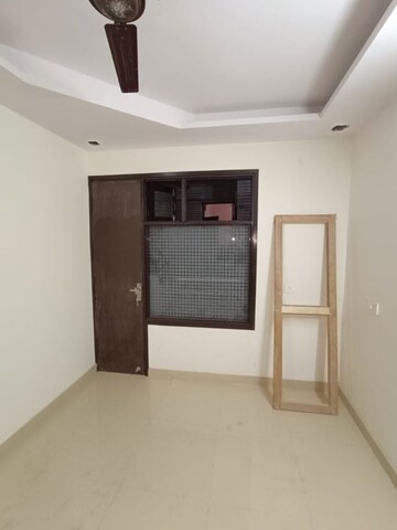 Room in 2.5 BHK Builder Floor at Mayur Vihar – for Rent