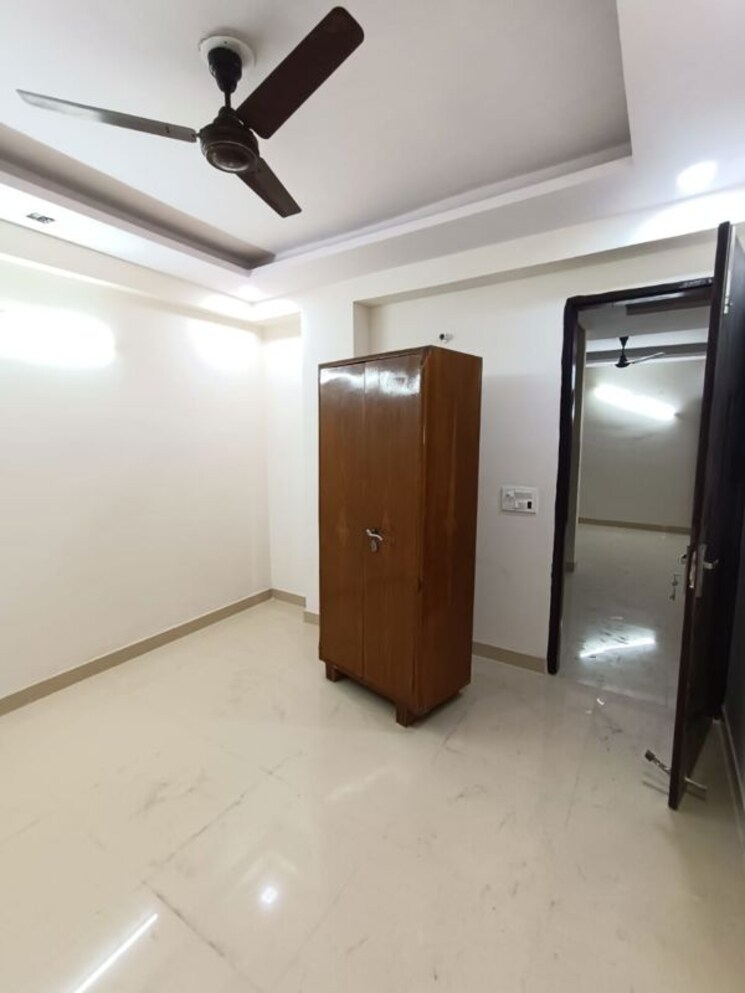 Room, mayur vihar 2.5 Bedroom 710 Sq.Ft. Builder Floor In Mayur Vihar Delhi 9863754