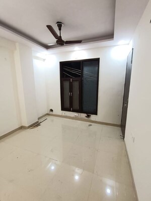 Room in 2.5 BHK Builder Floor at Mayur Vihar – for Rent
