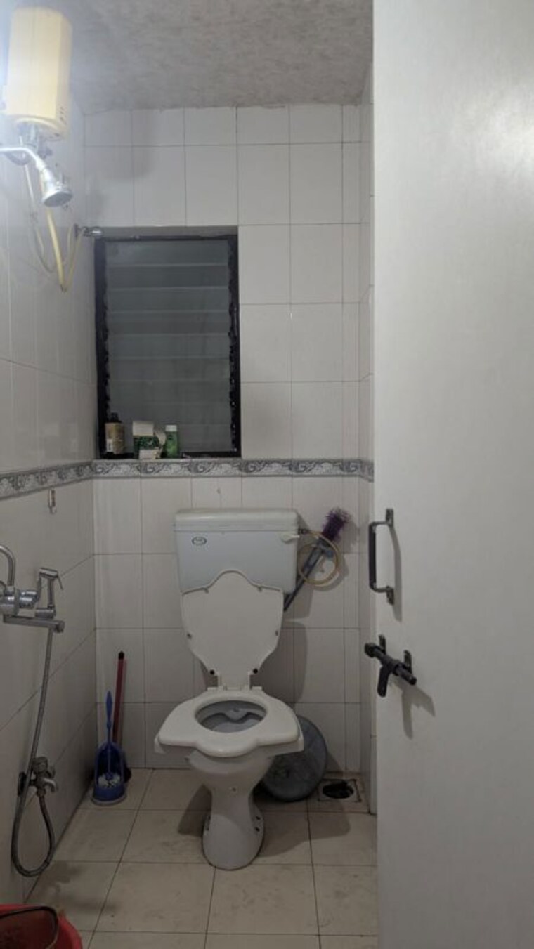 Bathroom, chintamani-residency-bhusari 3 Bedroom 1700 Sq.Ft. Apartment In Bhusari Colony Pune 9863765