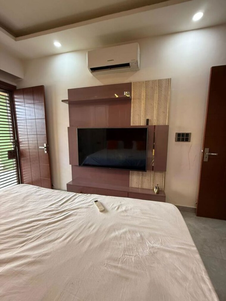 Bedroom, divya-angels 4 Bedroom 1650 Sq.Ft. Builder Floor In Indrapuram Ghaziabad 9863780