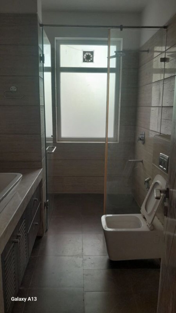Bathroom, ss-mayfield-gardens 3 Bedroom 1850 Sq.Ft. Builder Floor In Sector 51 Gurgaon 9863782