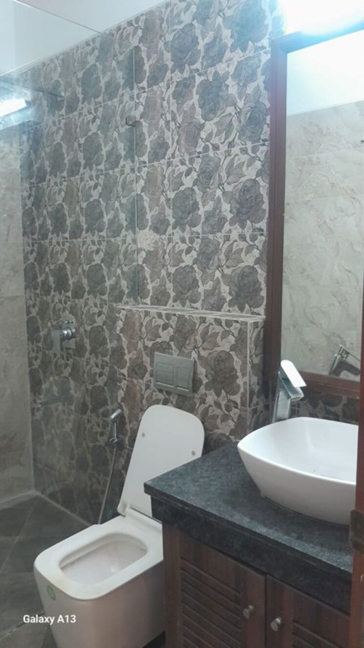Bathroom, ss-mayfield-gardens 3 Bedroom 1850 Sq.Ft. Builder Floor In Sector 51 Gurgaon 9863782