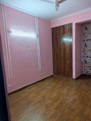 Room in 3 BHK Apartment at Sector 15 – for Rent