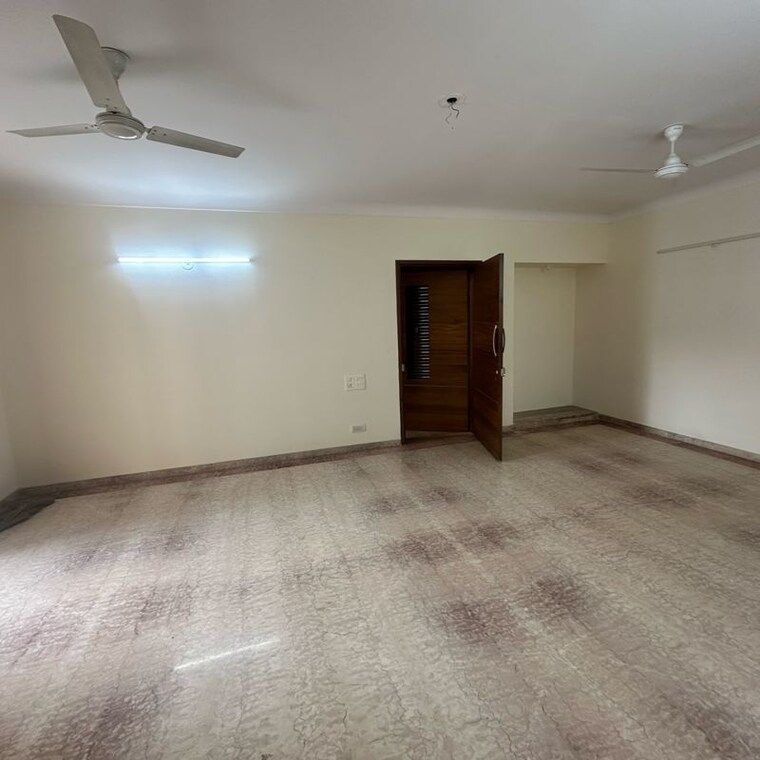 Room, kalyani nagar 3 Bedroom 1700 Sq.Ft. Apartment In Kalyani Nagar Pune 9863792