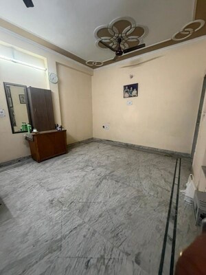 Room in 3 BHK Builder Floor at Sector 15 – for Rent