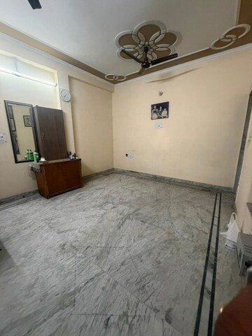 Room in 3 BHK Builder Floor at Sector 15 – for Rent