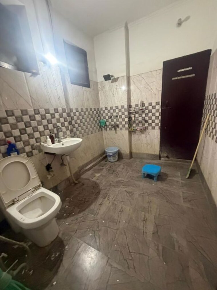 Bathroom, sector 15 3 Bedroom 2000 Sq.Ft. Builder Floor In Sector 15 Gurgaon 9863800