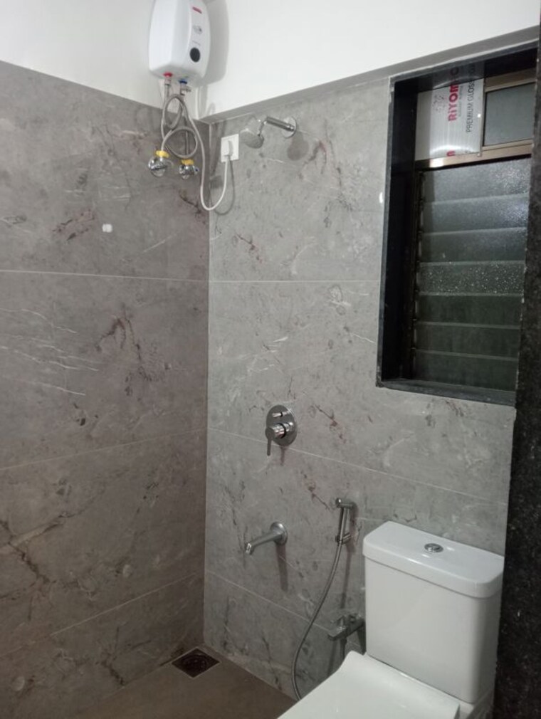 Bathroom, kurla east 1 Bedroom 430 Sq.Ft. Apartment In Kurla East Mumbai 9863803