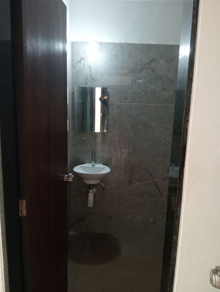 Bathroom, kurla east 1 Bedroom 430 Sq.Ft. Apartment In Kurla East Mumbai 9863803
