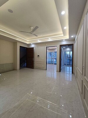 Room in 3 BHK Builder Floor at Sector 41 – for Rent