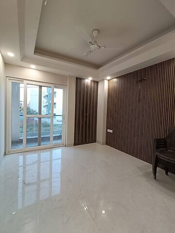 Room in 3 BHK Builder Floor at Sector 41 – for Rent