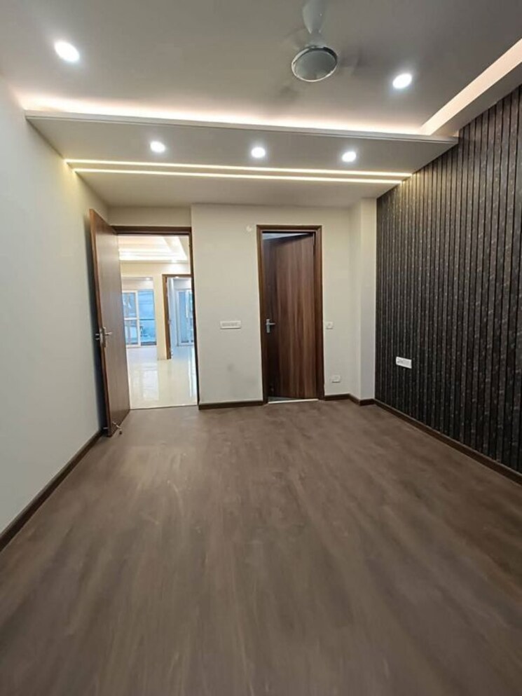 Room, sector 41 3 Bedroom 2200 Sq.Ft. Builder Floor In Sector 41 Gurgaon 9863804