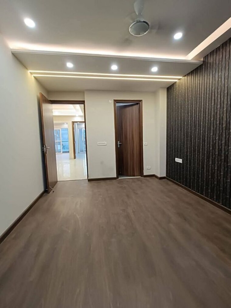 Room, sector 41 3 Bedroom 2200 Sq.Ft. Builder Floor In Sector 41 Gurgaon 9863804