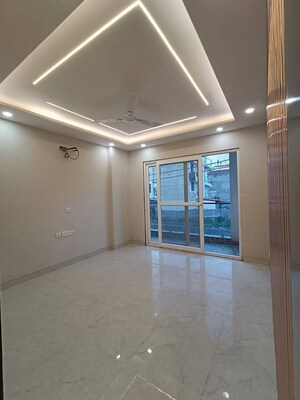 Room in 3 BHK Builder Floor at Sector 41 – for Rent