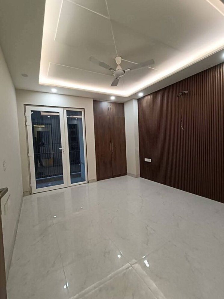 Room, sector 41 3 Bedroom 2200 Sq.Ft. Builder Floor In Sector 41 Gurgaon 9863804
