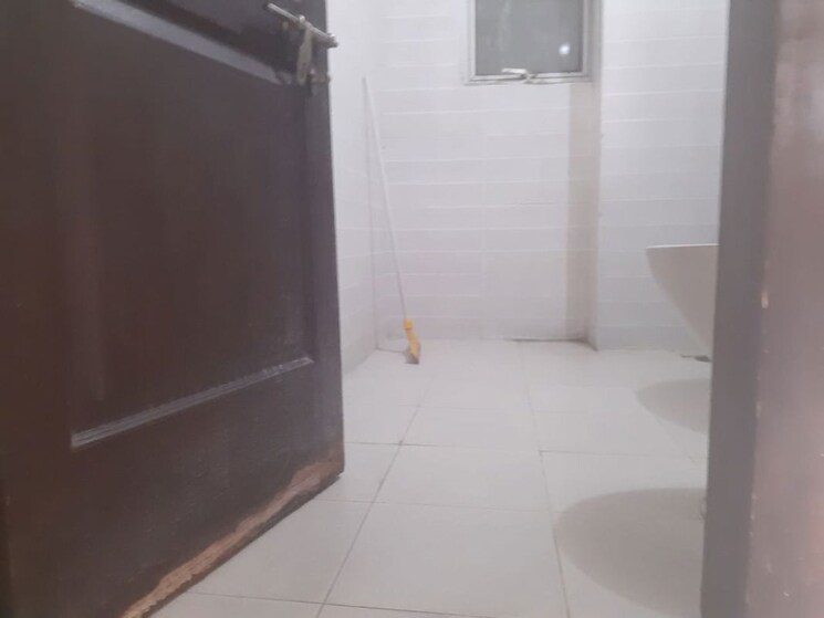 Bathroom, amrapali-zodiac 2 Bedroom 950 Sq.Ft. Apartment In Sector 120 Noida 9863829