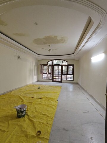 Room in 4 BHK Independent House at Ansal Sushant Lok I, Sector 43 – for Rent