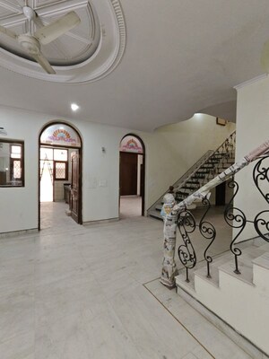 Parking in 4 BHK Independent House at Ansal Sushant Lok I, Sector 43 – for Rent