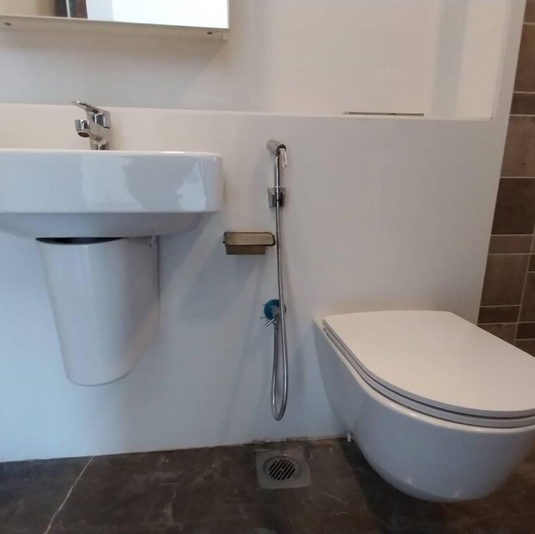 Bathroom, lodha-marquise 4 Bedroom 1580 Sq.Ft. Apartment In Century Mills Mumbai 9863856