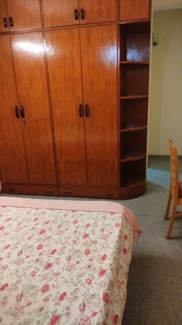 Furnished Amenities in 3 BHK Apartment at DLF Ridgewood Estate, Dlf Phase iv – for Rent