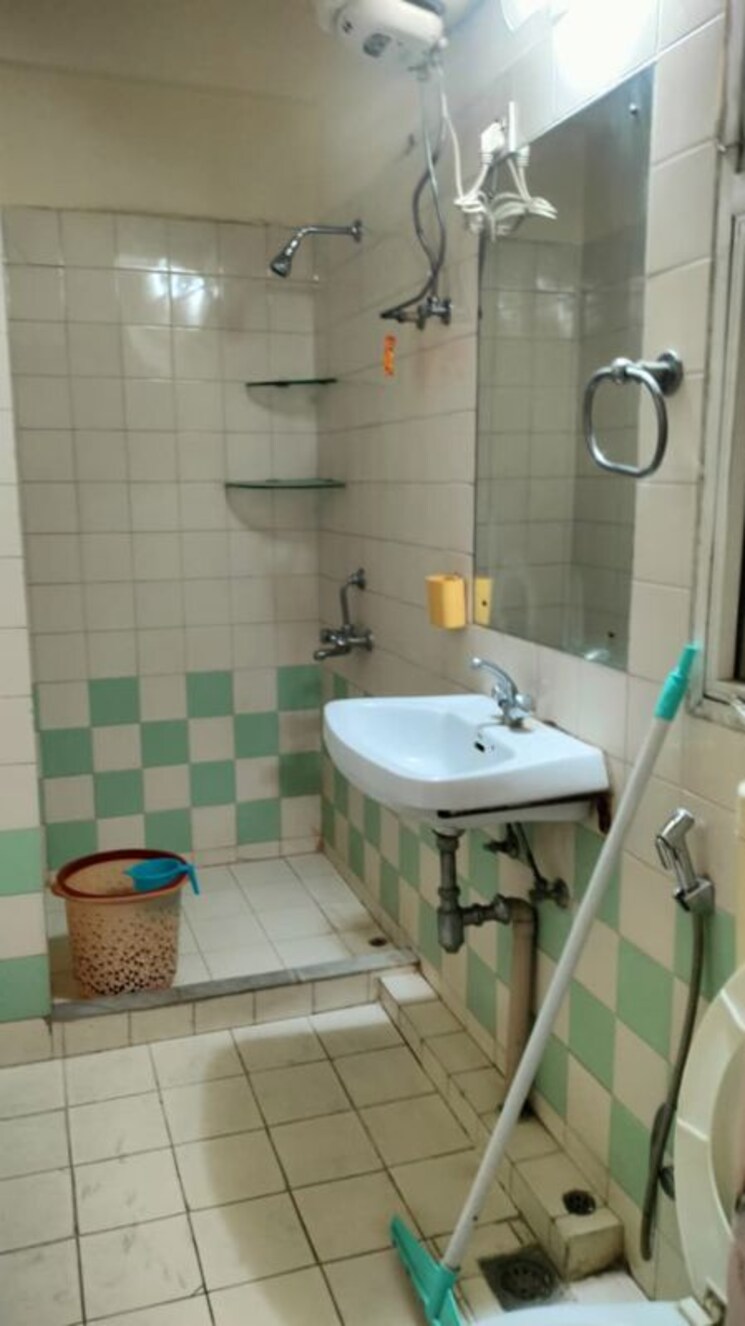 Bathroom, dlf-ridgewood-estate 3 Bedroom 1400 Sq.Ft. Apartment In Dlf Phase iv Gurgaon 9863862