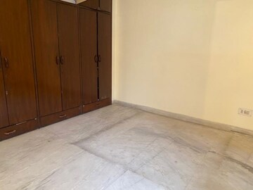 Room in 3 BHK Builder Floor at Hauz Khas – for Rent