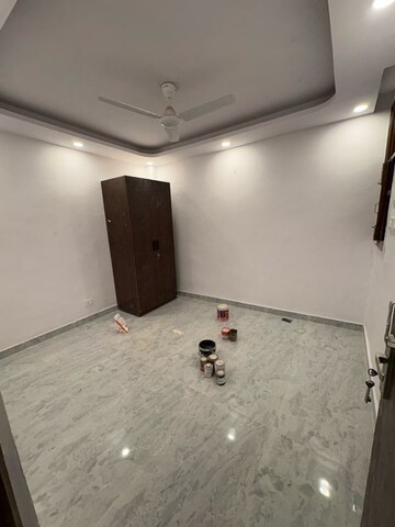 Room in 3 BHK Builder Floor at Hauz Khas – for Rent